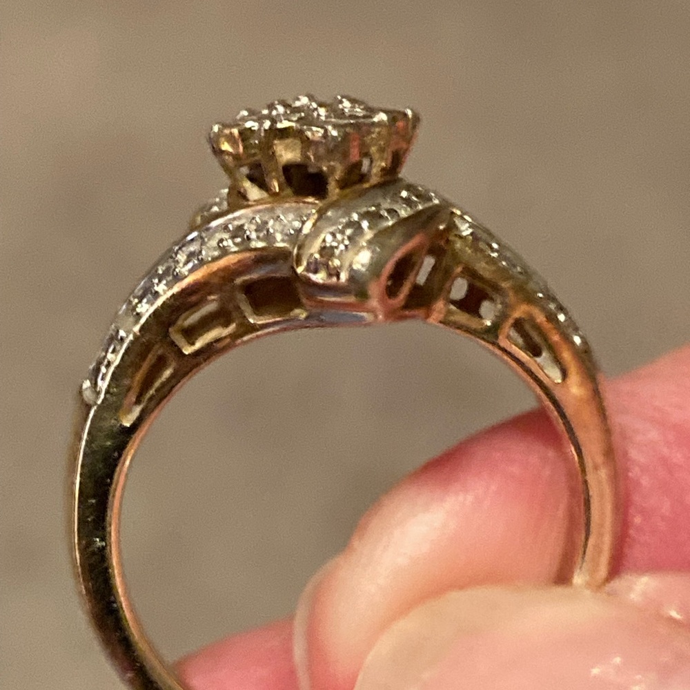Ladies diamond ring - Picture 3 of 7